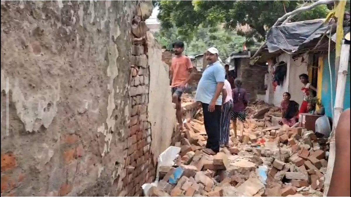 Bihar News: पटना सिटी में दीवार गिरने से बच्ची की मौत, आधा दर्जन घायल