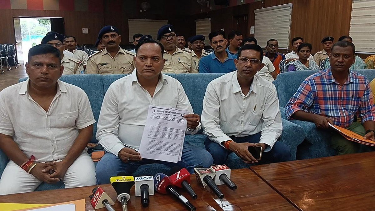 Dhanbad News: जयराम महतो के अमर्यादित बयान पर पुलिस एसोसिएशन का आक्रोश, 24 घंटे में सार्वजनिक माफी की मांग