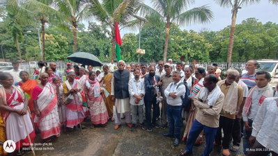 Latehar News: झारखंड आंदोलनकारियों ने सेक्रेटेरिएट के बाहर किया प्रदर्शन, 50 हजार पेंशन की मांग