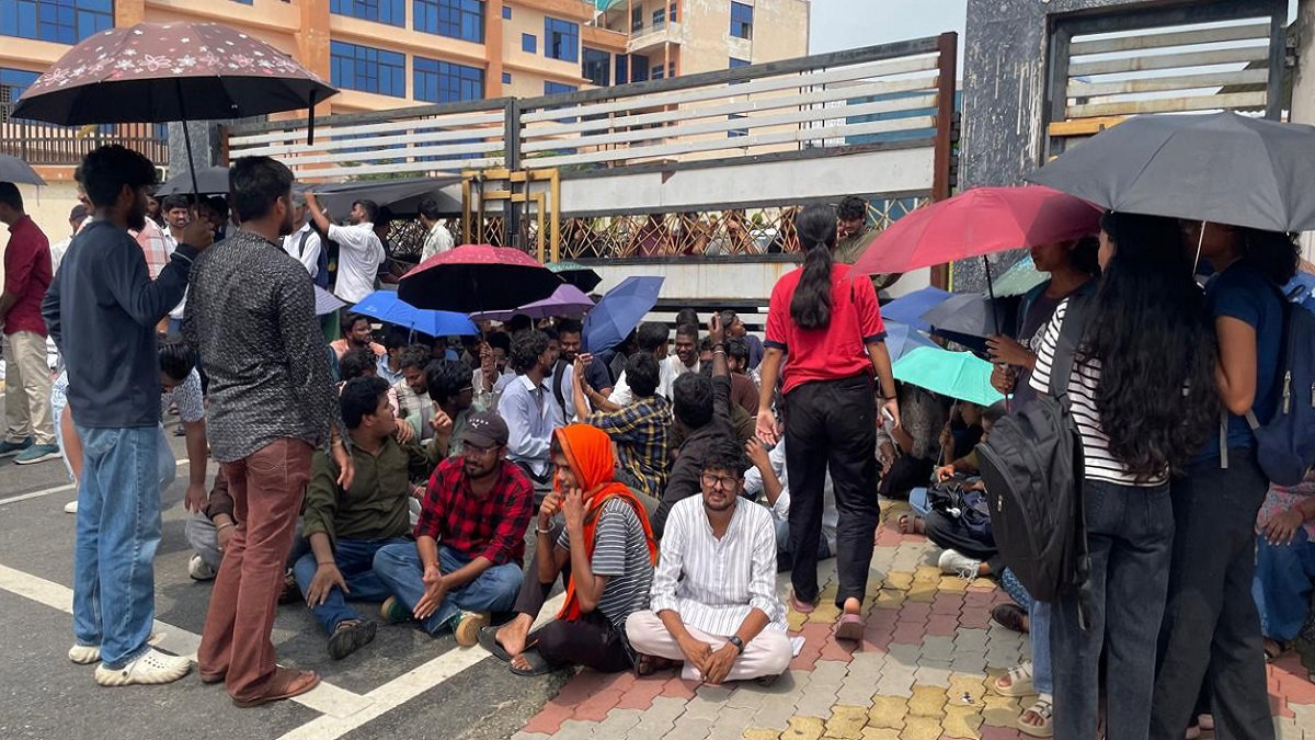 CUJ में आंदोलन कर रहे छात्रों को मिला SFI का साथ, कहा- समस्याओं का जल्द हो समाधान