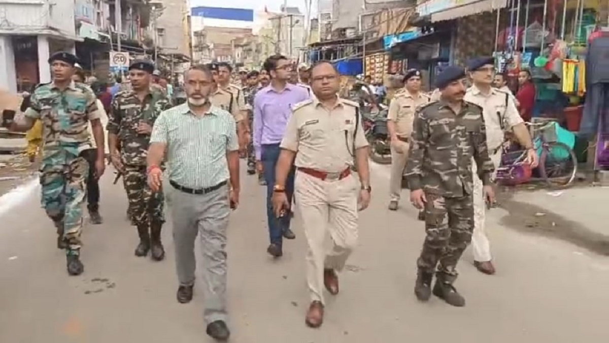 Giridih News: ईद ए मिलाद उन नबी को लेकर प्रशासन मुस्तैद, शहर में निकाला फ्लैग मार्च