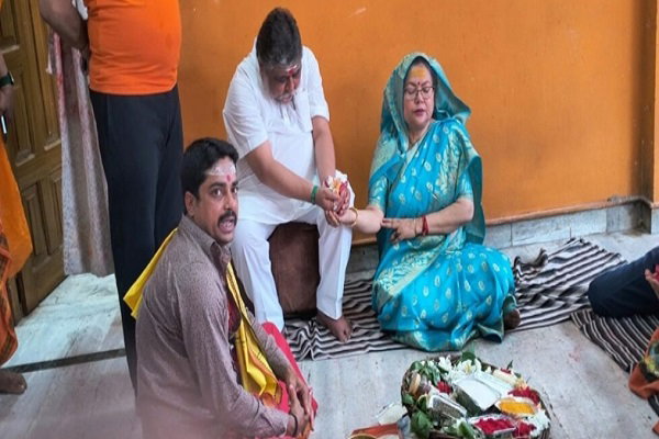 Deoghar News: देवघर पहुंचे झामुमो महासचिव सुप्रियो भट्टाचार्य, बाबा बैद्यनाथ धाम में की पूजा-अर्चना