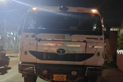 Jamtara News: बालू लदे दो ट्रैक्टर व अवैध गिट्टी लोड हाइवा जब्त
