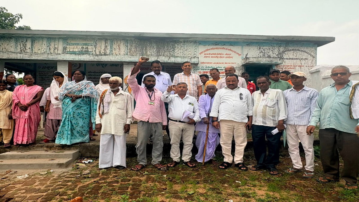 Latehar News: केचकी रेलवे स्‍टेशन पर एक्‍सप्रेस ट्रेनो की ठहराव की मांग