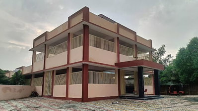 Palamu News: मेदिनीनगर में वेंडर मार्केट बनकर तैयार, 150 फुटपाथ दुकानदारों को मिलेगी जगह