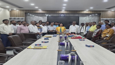 रांची विश्वविद्यालय में सेवानिवृत्त दो शिक्षकों को दी गयी विदाई