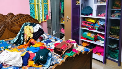 Jamtara News: स्टोर रूम का वेंटिलेटर तोड़कर घर में घुसे चोर, ले उड़े लाखों के जेवरात
