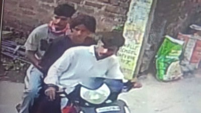 Ranchi News: पंडरा में बच्चे के गले से लॉकेट छीनकर फरार हुए तीन बदमाशा, CCTV में कैद हुई तस्वीर
