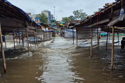 Ramgarh News: मूसलाधार बारिश से भैरवी-दामोदर उफान पर, छिलका पुल जलमग्न
