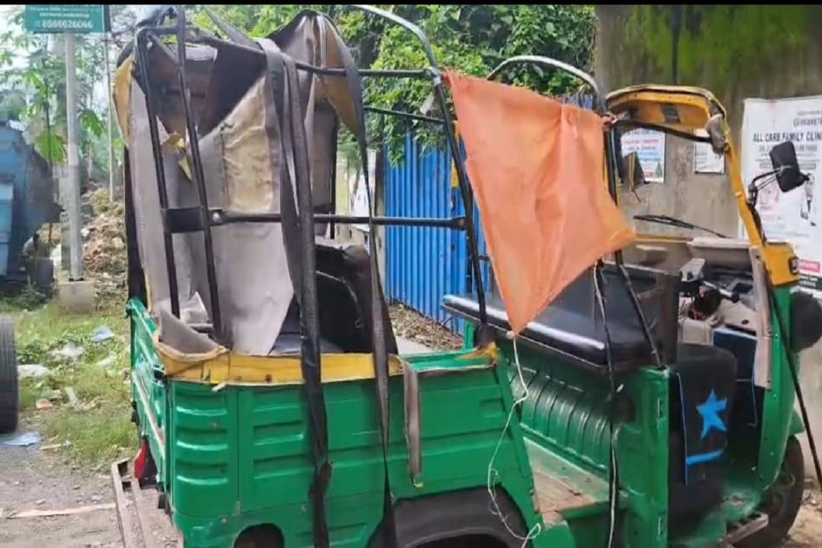 Saraikela News: आदित्यपुर में स्कूली बच्चों से भरा ऑटो पलटा, 13 घायल