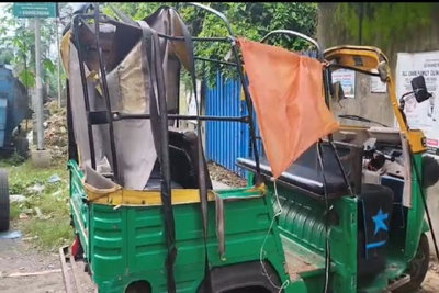 Saraikela News: आदित्यपुर में स्कूली बच्चों से भरा ऑटो पलटा, 13 घायल
