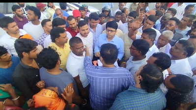 Hazaribagh News: इचाक में बनाए जा रहे फ्लाईओवर का ग्रामीणों ने किया विरोध