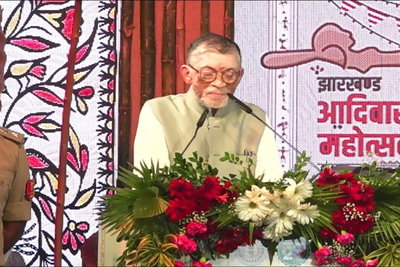 विश्व आदिवासी दिवस पर छात्रों को राज्यपाल का आश्वासन, बोले- CM हेमंत की बात पर रखें भरोसा