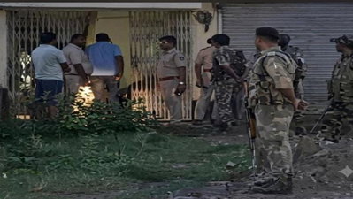 Dumka News: दुमका में अवैध मिनी गन फैक्ट्री का भंडाफोड़, मकान सील