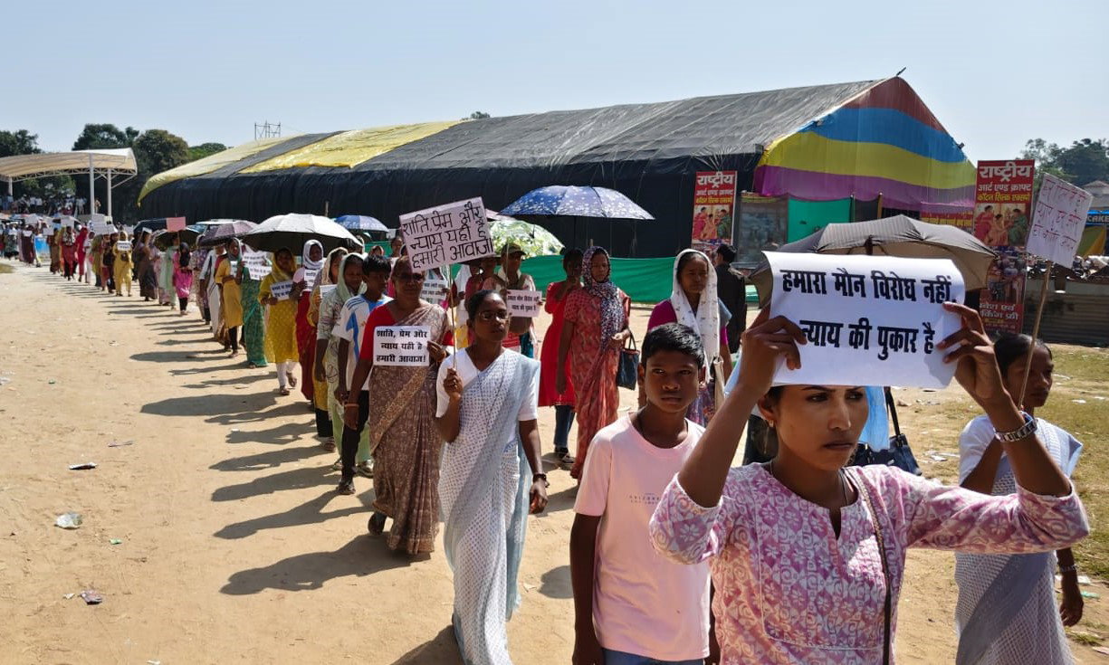 झारखंड के खूंटी में फादर बेनेदिक्त बारला पर हुए कातिलाना हमले के खिलाफ मौन जुलूस