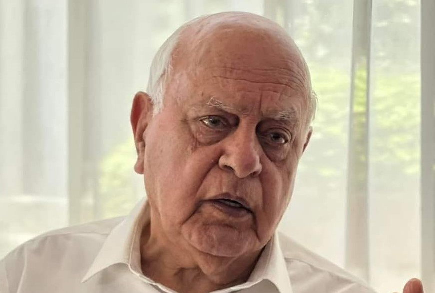 कश्मीर को लेकर फारूक के बयान पर थम नहीं रहा सियासी घमासान, बीजेपी ने आंखें तरेरी, कांग्रेस, सपा ने क्या कहा