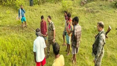 Dumka :  झाड़ियों से मिला आदिवासी छात्रा का शव, दुष्कर्म के बाद हत्या की आशंका से आक्रोश