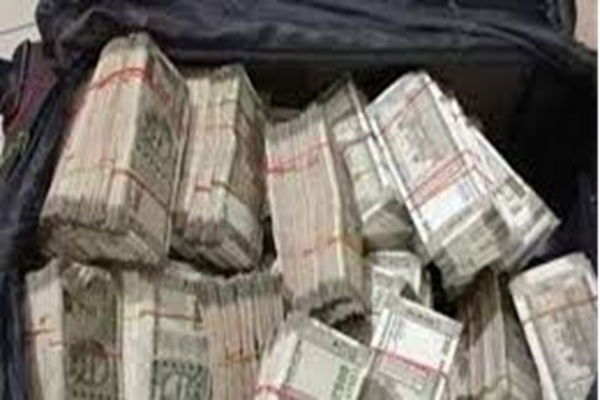 रांची : कटहल मोड़ के पास कार से 9 लाख कैश बरामद