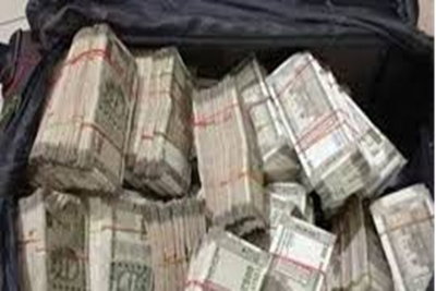 रांची : कटहल मोड़ के पास कार से 9 लाख कैश बरामद