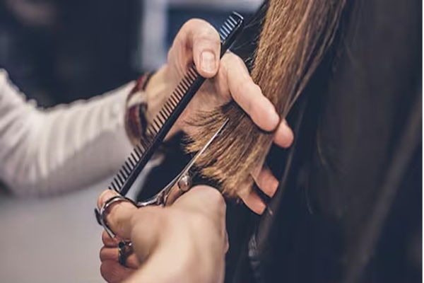 मॉडल के खराब हेयर कट पर दो करोड़ का मुआवजा