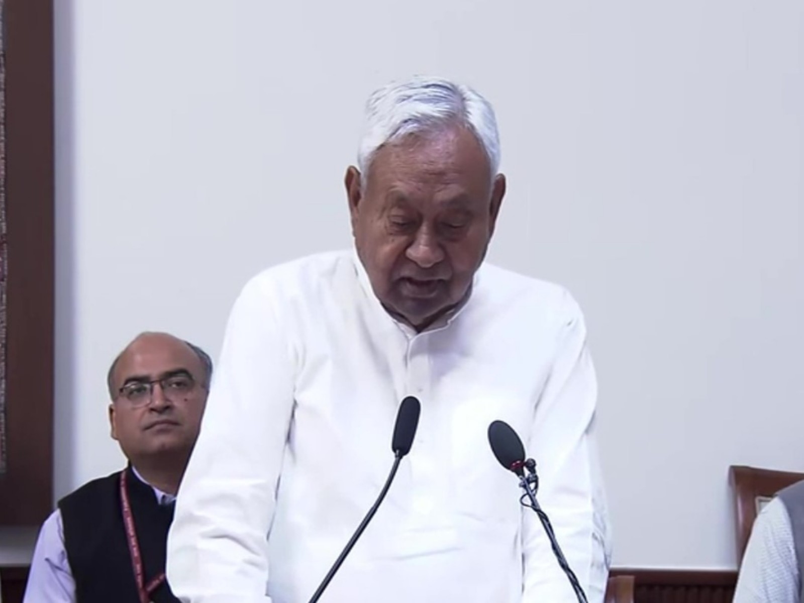 लंबे राजनीतिक सफर का नया अध्याय शुरू... नीतीश कुमार ने राज्यसभा सदस्य के रूप में ली शपथ