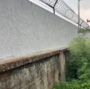 HC  के आदेश को ताक पर रख रिम्स की जमीन पर जेल अधिकारी का कब्जा! निर्माण रोकने व मजदूरों से मारपीट का आरोप