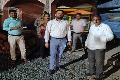 Latehar News :  कार्यपालक पदाधिकारी ने बस स्‍टैंड का किया निरीक्षण, दिए कई निर्देश