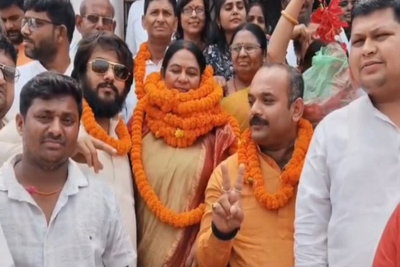 Bihar: रेणु देवी निर्विरोध बनीं दरभंगा जिला परिषद अध्यक्ष, विपक्षी खेमे ने बनाई दूरी