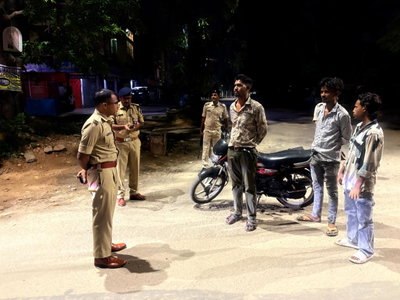 Bokaro News :  रातभर सड़कों पर मुस्तैद रहे SP, गश्ती दल व थाना क्षेत्रों की सुरक्षा का लिया जायजा
