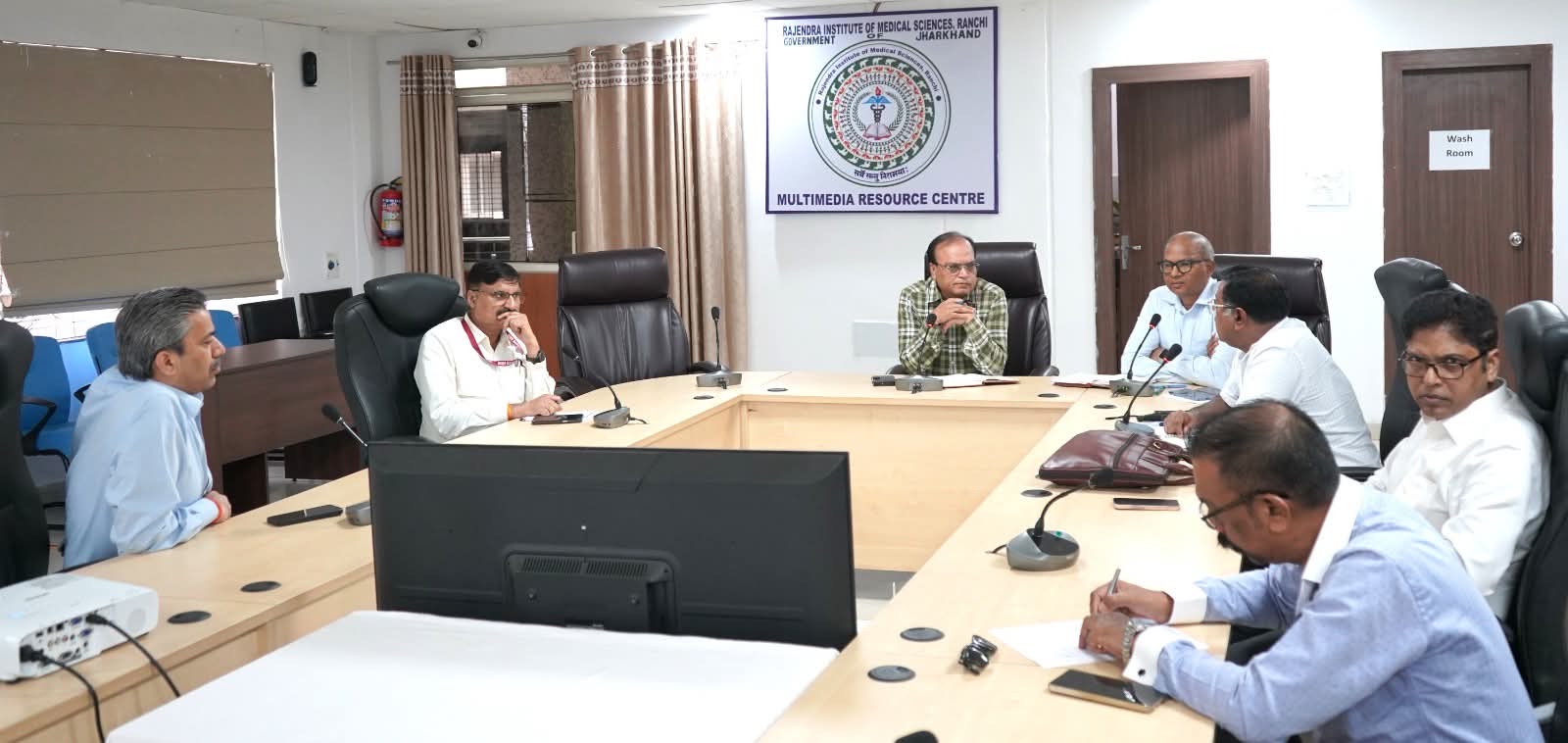 Health News : रिम्स में आयुष्मान योजना को ऑनलाइन बनाने पर जोर, समय पर काम पूरा करने के निर्देश