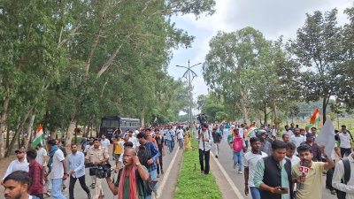 JPSC-JSSC आंदोलन: विधानसभा के करीब पहुंचे छात्र, वाटर कैनन से भी नहीं रूके, पालकी में बैठ देवेंद्रनाथ पहुंचे धरनास्थल