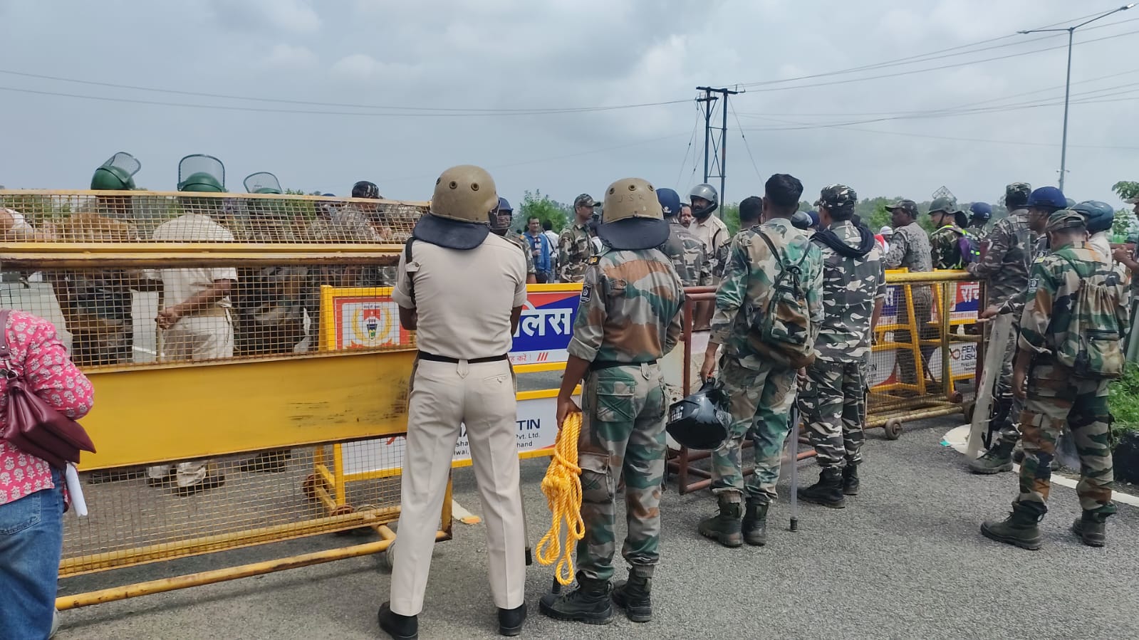 JPSC-JSSC आंदोलन :  जयराम महतो के समझाने के बाद विधानसभा से 200 मीटर दूर धरने पर बैठे छात्र