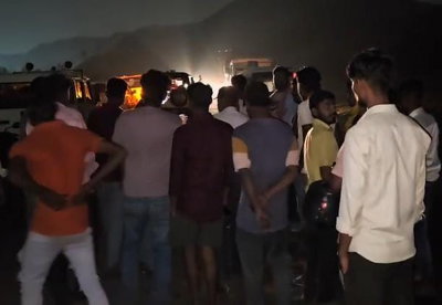 धनबाद : गोंदूडीह में कोल ट्रांसपोर्टिंग को लेकर बवाल, दो पक्षों में पत्थरबाजी व हवाई फायरिंग