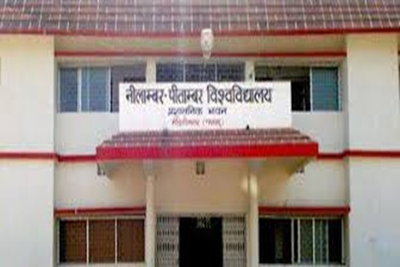 NPU के VC की जिद से 1473 छात्र  एडमिशन के बावजूद परीक्षा से वंचित