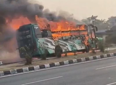 रांची: खरसीदाग इलाके में चलती बस में लगी आग, सभी यात्री सुरक्षित