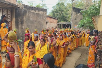 गुरुरसाई में मां शीतला मंदिर की प्राण प्रतिष्ठा, कलश यात्रा में उमड़ा आस्था का सैलाब
