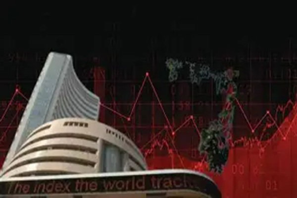 PM की अपील से सहमा शेयर बाजार, सेंसेक्स 1045 अंक टूटा, टाइटन के शेयर 7.61% लुढ़के