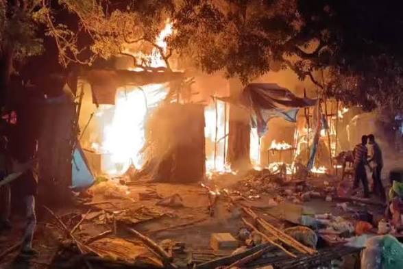 Bokaro News : फल मंडी में भीषण आग, लाखों की संपत्ति जलकर राख