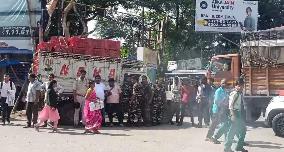 झारखंड बंद  : पलामू में बंदी का आंशिक असर, भाजपा कार्यकर्ताओं ने छहमुहान किया जाम