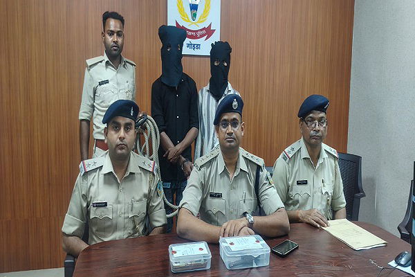 गोड्डा: बारात में पिस्टल लहराते दो युवक गिरफ्तार, पुलिस की ने दिखाई तत्परता