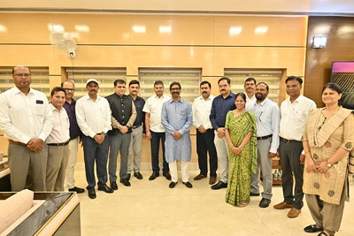 IAS में पदोन्नत अधिकारियों ने CM हेमंत सोरेन से की मुलाकात