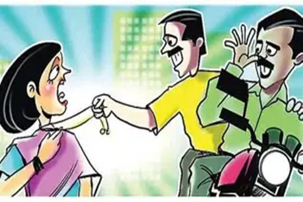 Jamshedpur News : कदमा में दिनदहाड़े महिला से चेन स्नैचिंग, बाइक सवार बदमाश फरार