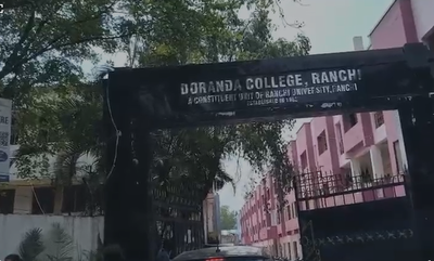 Ranchi News :  डोरंडा कॉलेज में छात्रों की तस्वीर खींचने पर बवाल, शिक्षकों पर ‘कैरेक्टर असैसिनेशन’ के आरोप
