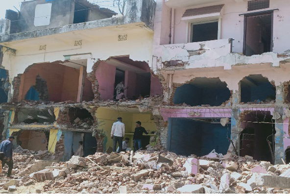 हाईकोर्ट के स्टे के बाद मधुकम के तोड़े गए घरों का पुनर्निर्माण कार्य शुरू