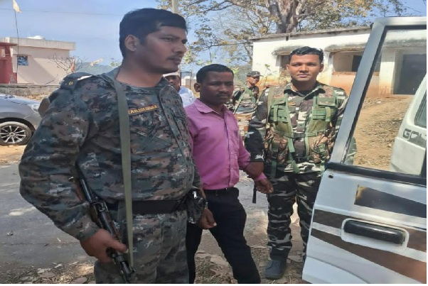 लातेहार :  पलामू एसीबी ने अमीन को 7 हजार रिश्वत लेते किया गिरफ्तार