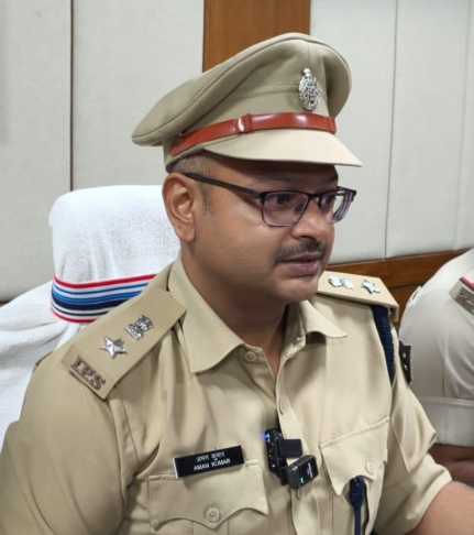 Hazaribagh News : अवैध वसूली वायरल वीडियो मामले में SP सख्त, हवलदार सस्पेंड, दो पुलिसकर्मी पर अनुशासनिक कार्रवाई
