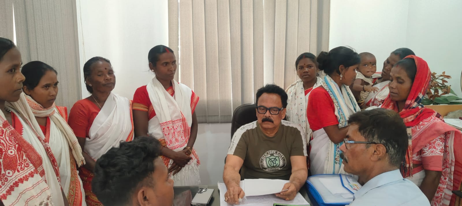 सांसद सुखदेव भगत से मिला भूईहर मुंडा समाज, ST में शामिल कराने की मांग