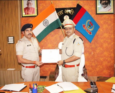 Hazaribagh News :  उत्कृष्ट पुलिसिंग के लिए बड़कागांव थाना प्रभारी दीपक कुमार सिंह सम्मानित