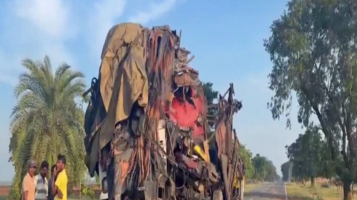 Giridih : हीरोडीह-रेंबा मोड़ पर ट्रक-हाइवा की टक्कर, ट्रक का अगला हिस्सा बुरी तरह क्षतिग्रस्त