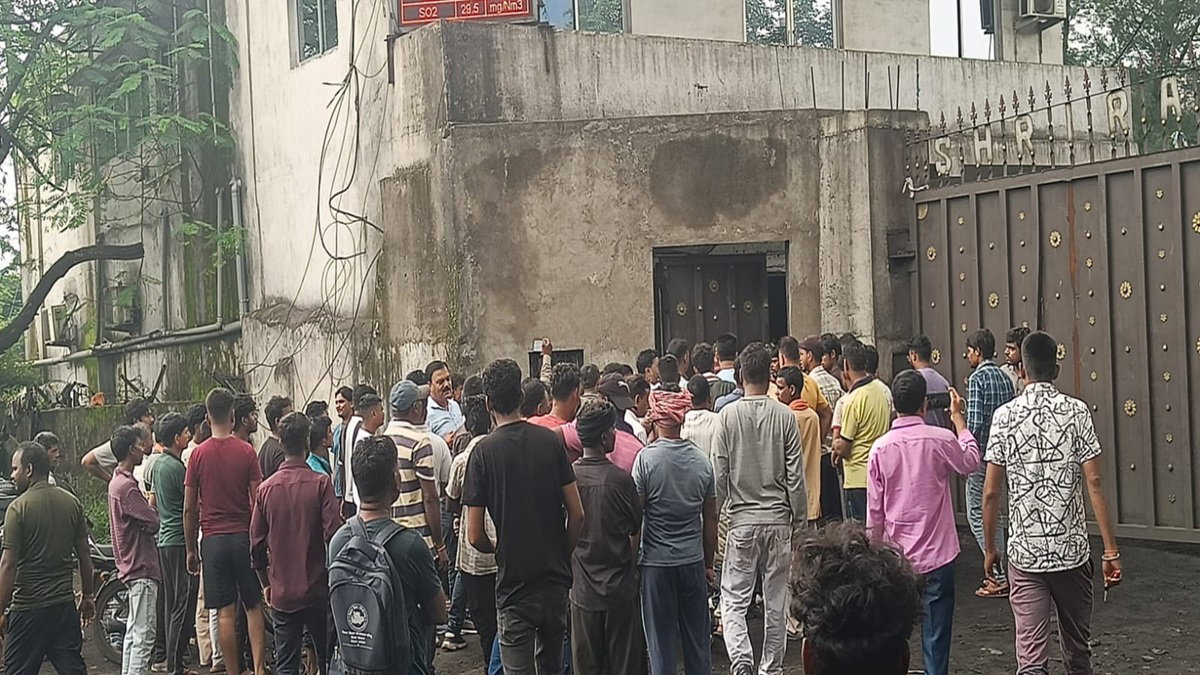 Ramgarh : भट्ठी ब्लास्ट में घायल मजदूर की मौत, आक्रोशितों ने श्री राम पावर प्लांट का गेट किया जाम